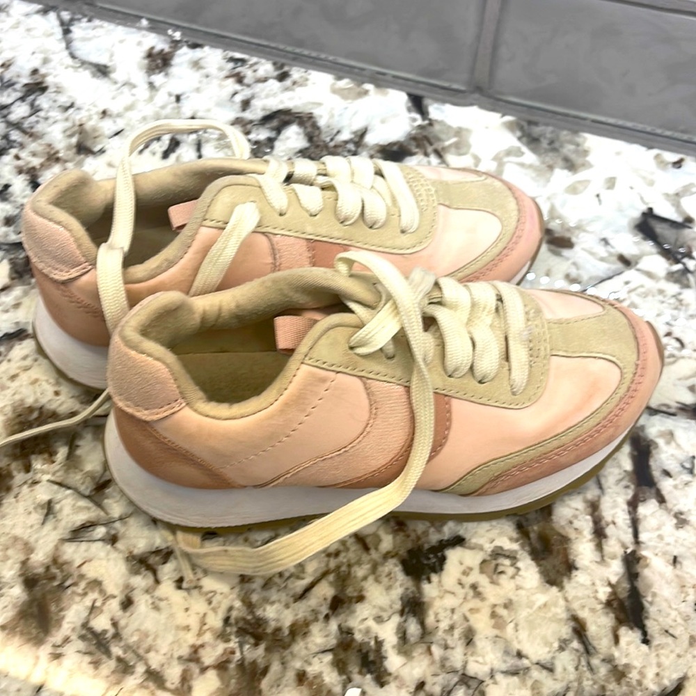 Girls shoes